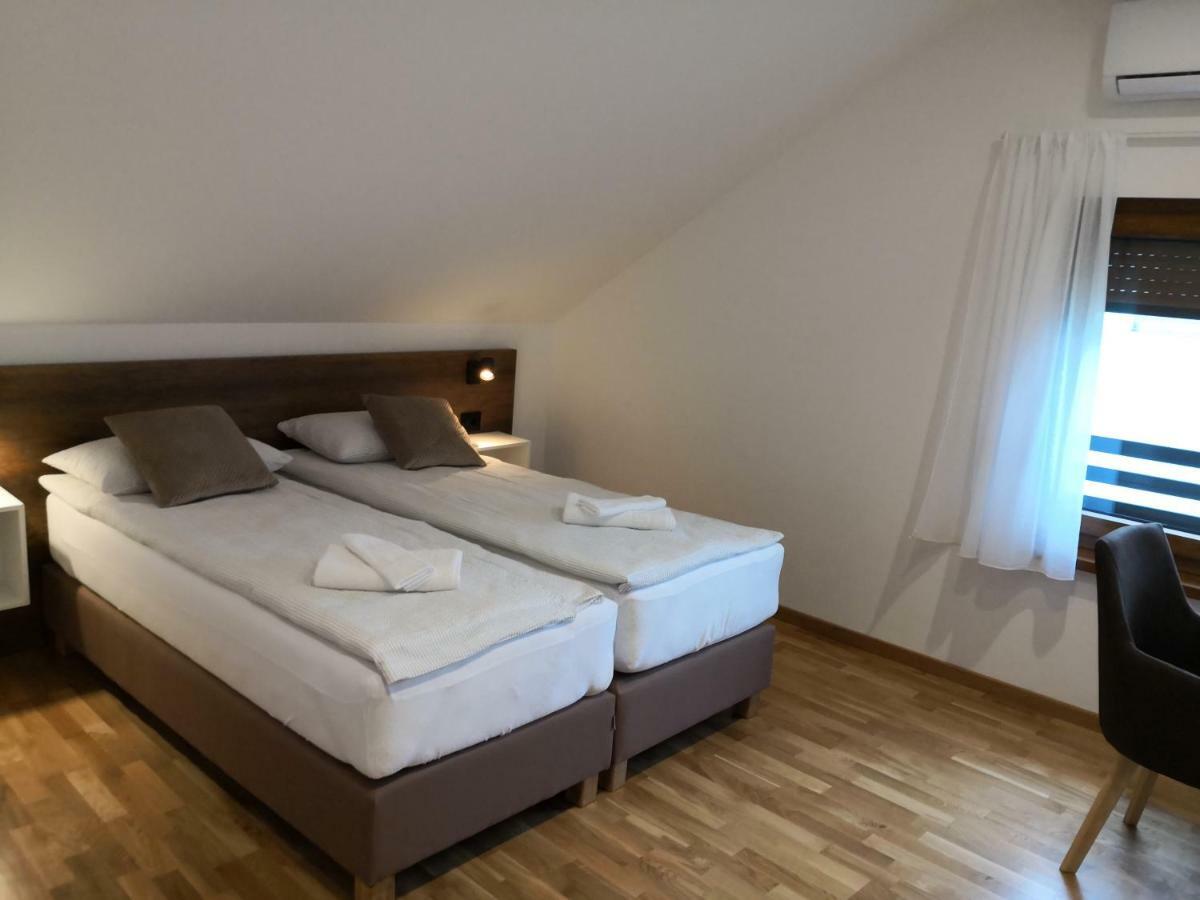Accommodation Plitvice Korenica Buitenkant foto