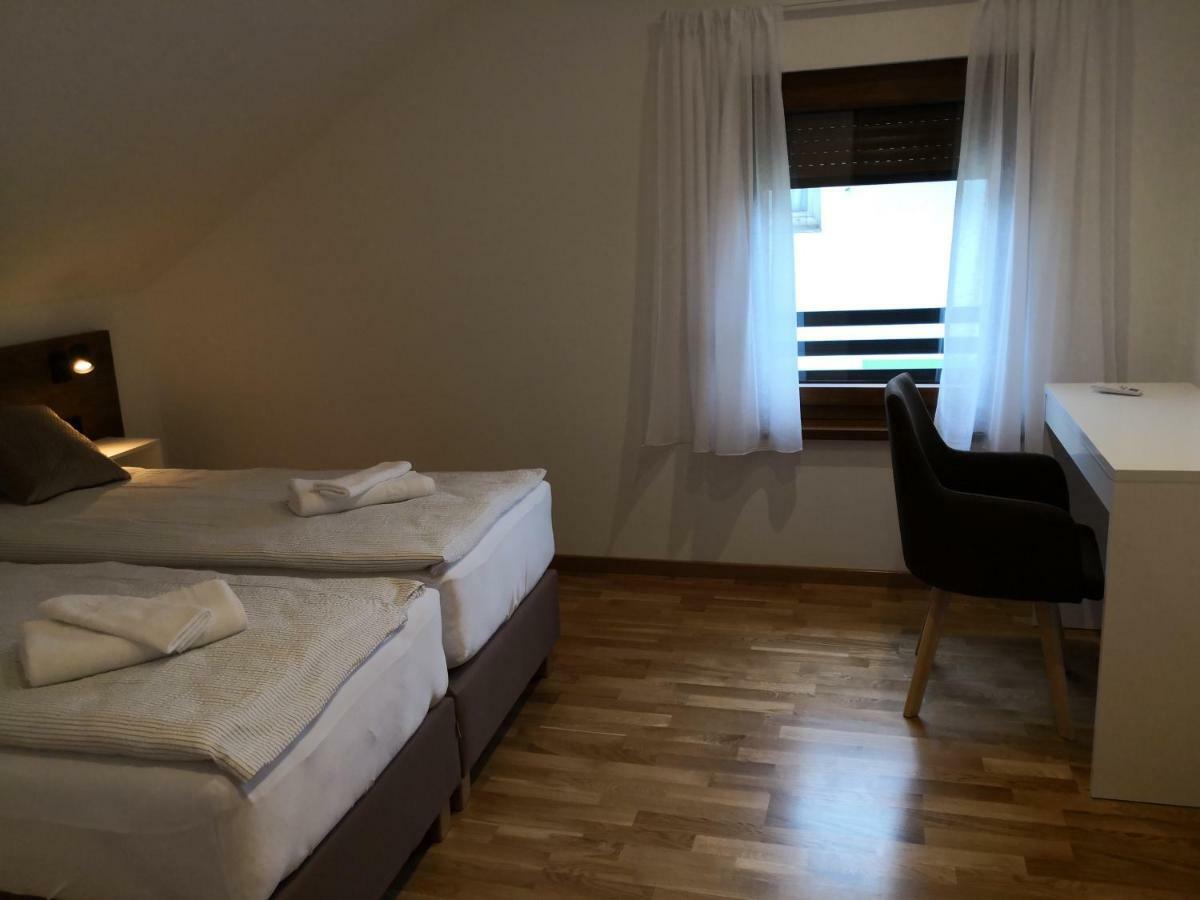 Accommodation Plitvice Korenica Buitenkant foto
