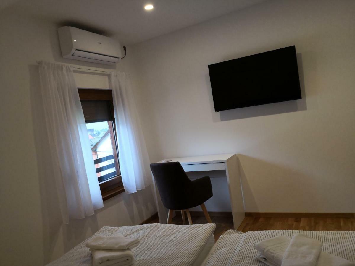 Accommodation Plitvice Korenica Buitenkant foto